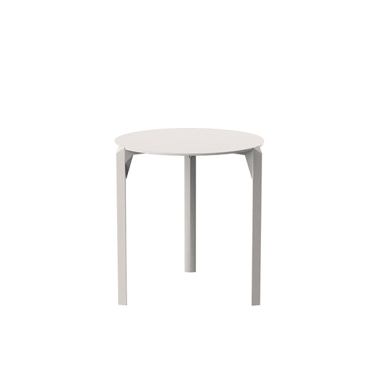 QUARTZ Mesa Ø69cm Apilable para exterior | VONDOM. Mesa de diseño moderno para jardín o terraza. Dimensiones: Ø69x73 Diseñado por Ramón Esteve. Fabricado por inyección de resina de alta resistencia reforzada con fibra de vidrio y tratamiento UV.