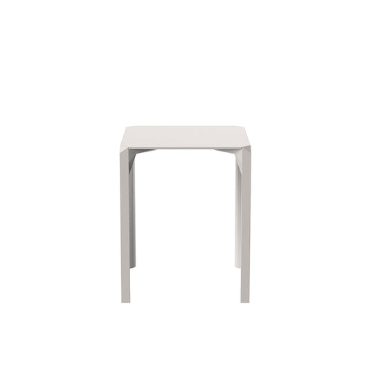 QUARTZ Mesa 59x59cm Apilable para exterior | VONDOM. Mesa de diseño moderno para jardín o terraza. Dimensiones: 59x59x73 Diseñado por Ramón Esteve. Fabricado por inyección de resina de alta resistencia reforzada con fibra de vidrio y tratamiento UV.