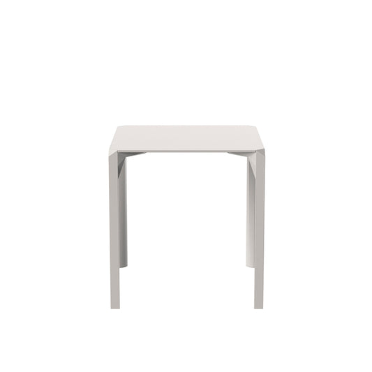 QUARTZ Mesa 69x69cm Apilable para exterior | VONDOM. Mesa de diseño moderno para jardín o terraza. Dimensiones: 69x69x73 Diseñado por Ramón Esteve. Fabricado por inyección de resina de alta resistencia reforzada con fibra de vidrio y tratamiento UV.