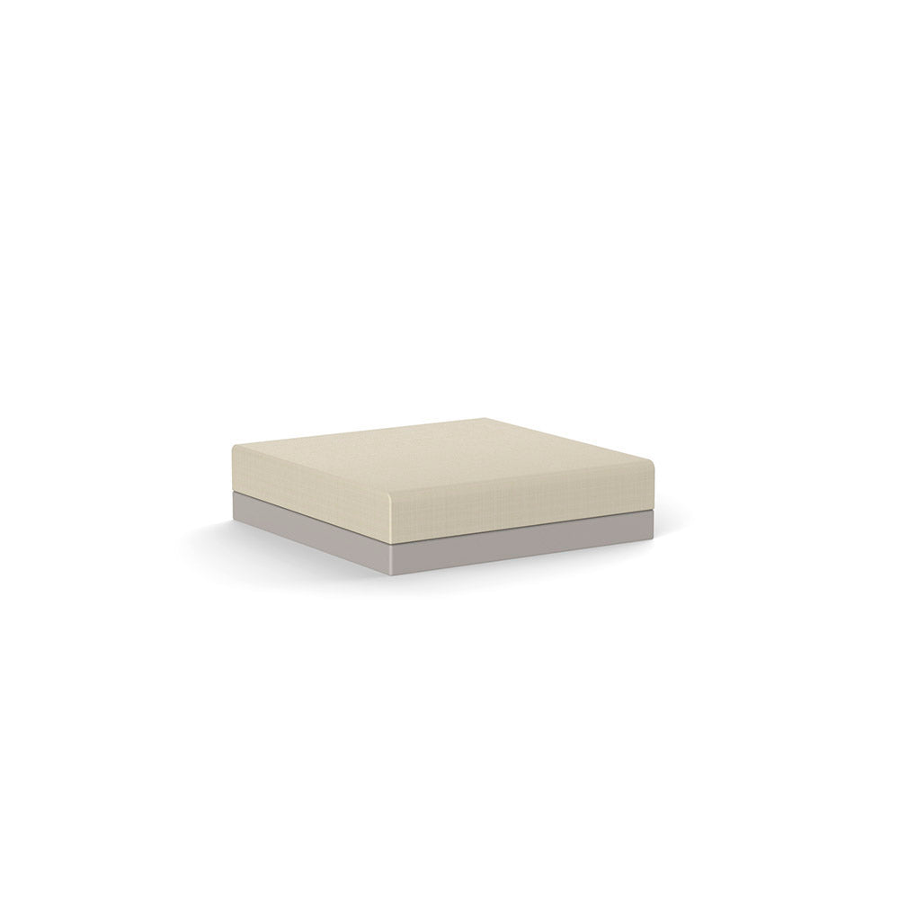 PIXEL Módulo PUFF para exterior | VONDOM. Sofa Modular de diseño moderno para jardín o terraza. Dimensiones: 100x101x27 Diseñado por Ramón Esteve. Fabricado en rotomoldeo de resina de polietileno de alta resistencia reforzada con fibra de vidrio y tratamiento UV.