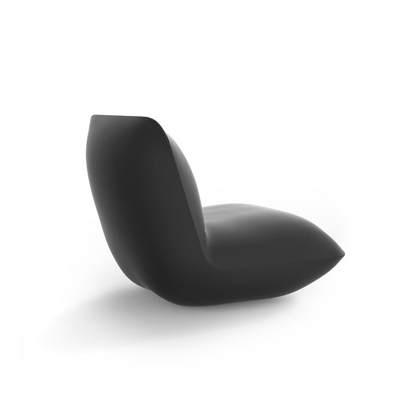 PILLOW Sillon - Butaca 82x94x75cm para exterior | VONDOM. Sillon - Butaca de diseño moderno para jardín o terraza. Dimensiones: 82x94x75 Diseñado por Stefano Giovannoni. Fabricado en rotomoldeo de resina de polietileno de alta resistencia reforzada con fibra de vidrio y tratamiento UV.