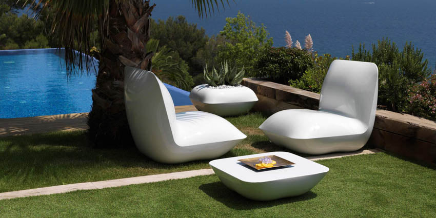 PILLOW Sillon - Butaca 82x94x75cm para exterior | VONDOM. Sillon - Butaca de diseño moderno para jardín o terraza. Dimensiones: 82x94x75 Diseñado por Stefano Giovannoni. Fabricado en rotomoldeo de resina de polietileno de alta resistencia reforzada con fibra de vidrio y tratamiento UV.