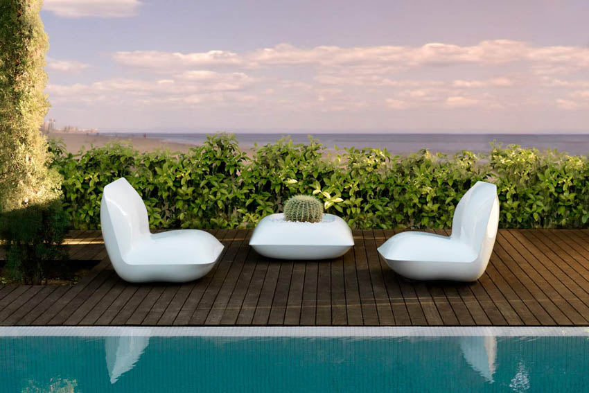 Macetero de Exterior para decorar el jardín o la terraza. Diseñado por Stefano Giovannon. Macetero de diseño moderno fabricado en España. Resina de Polietileno de alta resistencia al exterior y al sol.