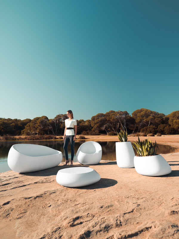 STONE Sofa 200x83x78 para exterior | VONDOM. Sofa de diseño moderno para jardín o terraza. Dimensiones: 200x82x78 Diseñado por Stefano Giovannoni. Fabricado en rotomoldeo de resina de polietileno de alta resistencia reforzada con fibra de vidrio y tratamiento UV.