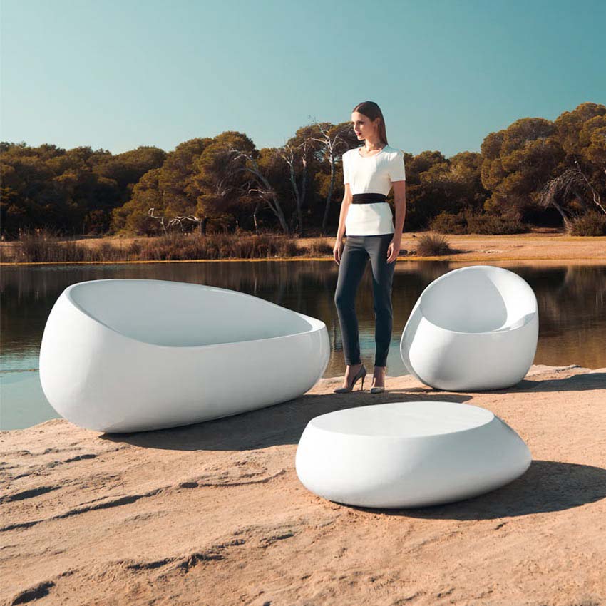 STONE Sillon - Butaca 88x81x78 para exterior | VONDOM. Sillon - Butaca de diseño moderno para jardín o terraza. Dimensiones: 88x81x78 Diseñado por Stefano Giovannoni. Fabricado en rotomoldeo de resina de polietileno de alta resistencia reforzada con fibra de vidrio y tratamiento UV.