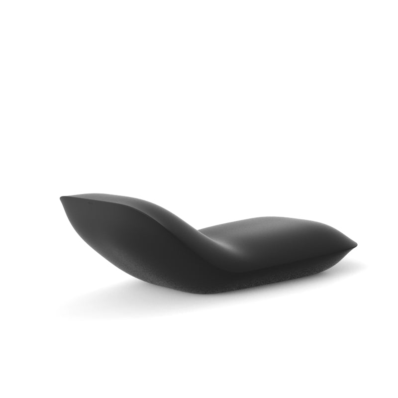 PILLOW Tumbona 90x195x61 para exterior | VONDOM. Tumbona de diseño moderno para jardín o terraza. Dimensiones: 90x195x61 Diseñado por Stefano Giovannoni. Fabricado en rotomoldeo de resina de polietileno de alta resistencia reforzada con fibra de vidrio y tratamiento UV.