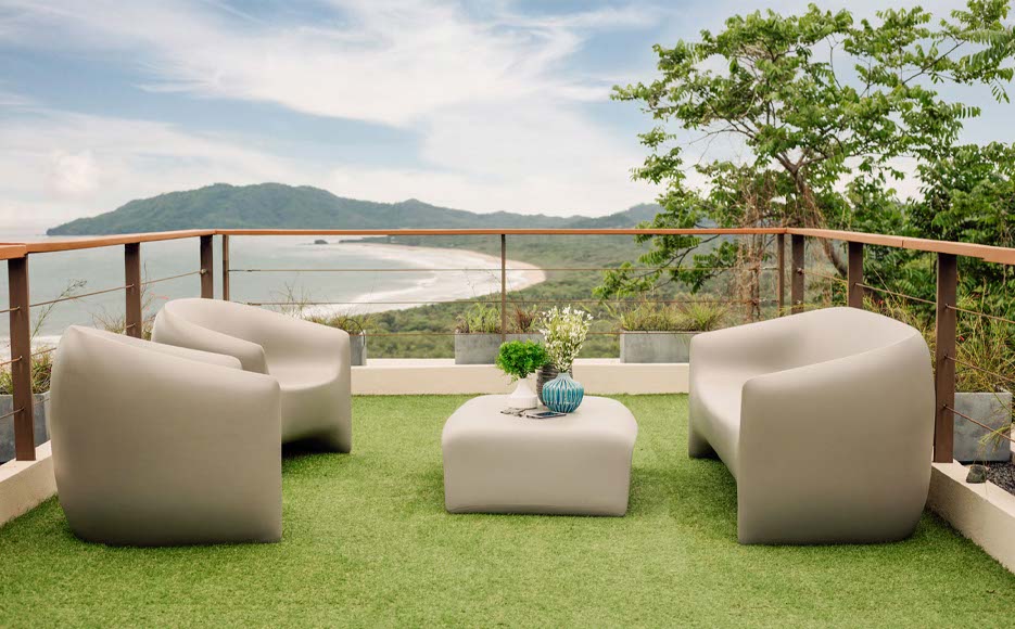BLOW Sillon - Butaca para exterior | VONDOM. Sillon - Butaca de diseño moderno para jardín o terraza. Dimensiones: 90x78x76 Diseñado por Stefano Giovannoni. Fabricado en rotomoldeo de resina de polietileno de alta resistencia reforzada con fibra de vidrio y tratamiento UV.