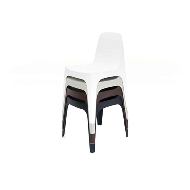 SOLID Silla 49x53x80cm (4 Pack) Sin Brazos Apilable para exterior | VONDOM. Silla de diseño moderno para jardín o terraza. Dimensiones: 49x53x80 Diseñado por Stefano Giovannoni. Fabricado por inyección de resina de alta resistencia reforzada con fibra de vidrio y tratamiento UV.