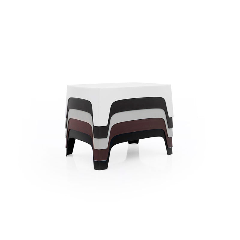 SOLID Mesa Baja 102x71x35 Apilable para exterior | VONDOM. Mesa Baja de diseño moderno para jardín o terraza. Dimensiones: 102x71x35 Diseñado por Stefano Giovannoni. Fabricado por inyección de resina de alta resistencia reforzada con fibra de vidrio y tratamiento UV.