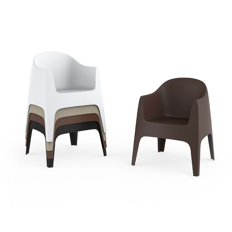 SOLID Silla con Brazos 65x60x80 (4 Pack) Apilable para exterior | VONDOM. Silla de diseño moderno para jardín o terraza. Dimensiones: 65x60x80 Diseñado por Stefano Giovannoni. Fabricado por inyección de resina de alta resistencia reforzada con fibra de vidrio y tratamiento UV.
