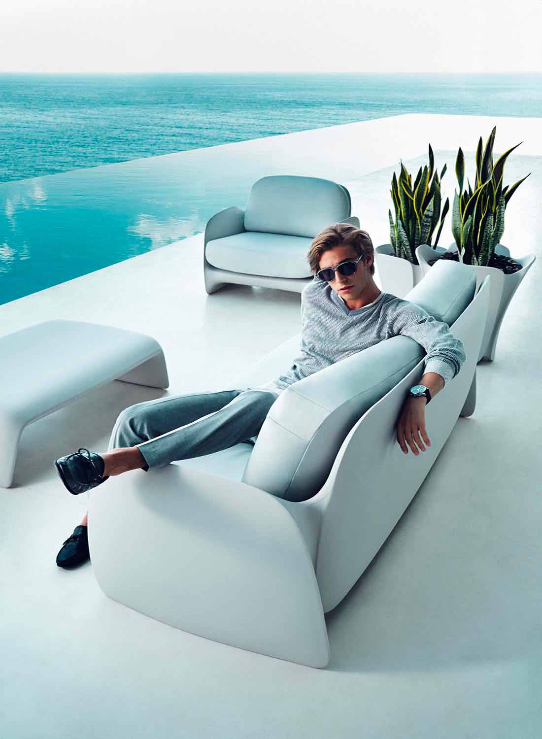PEZZETINA Sillon - Butaca para exterior | VONDOM. Sillon - Butaca de diseño moderno para jardĂn o terraza. Dimensiones: 100x87x81 Diseñado por Archirivolto Design. Fabricado en rotomoldeo de resina de polietileno de alta resistencia reforzada con fibra de vidrio y tratamiento UV.