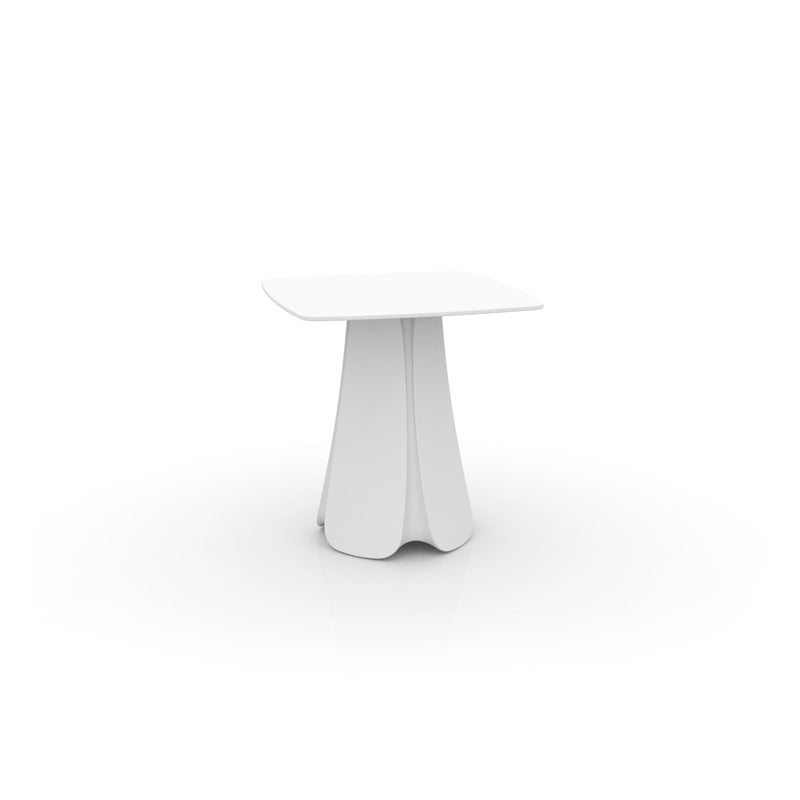 PEZZETINA Mesa 70x70x73 para exterior | VONDOM. Mesa de diseño moderno para jardín o terraza. Dimensiones: 70x70x73 Diseñado por Archirivolto Design. Fabricado en rotomoldeo de resina de polietileno de alta resistencia reforzada con fibra de vidrio y tratamiento UV.