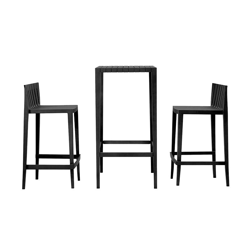 SET Mesa + 2 Taburetes Bajos Apilable para exterior | VONDOM. Mesa de diseño moderno para jardín o terraza. Dimensiones: 52x52x110 Diseñado por Archirivolto Design. Fabricado por inyección de resina de alta resistencia reforzada con fibra de vidrio y tratamiento UV.