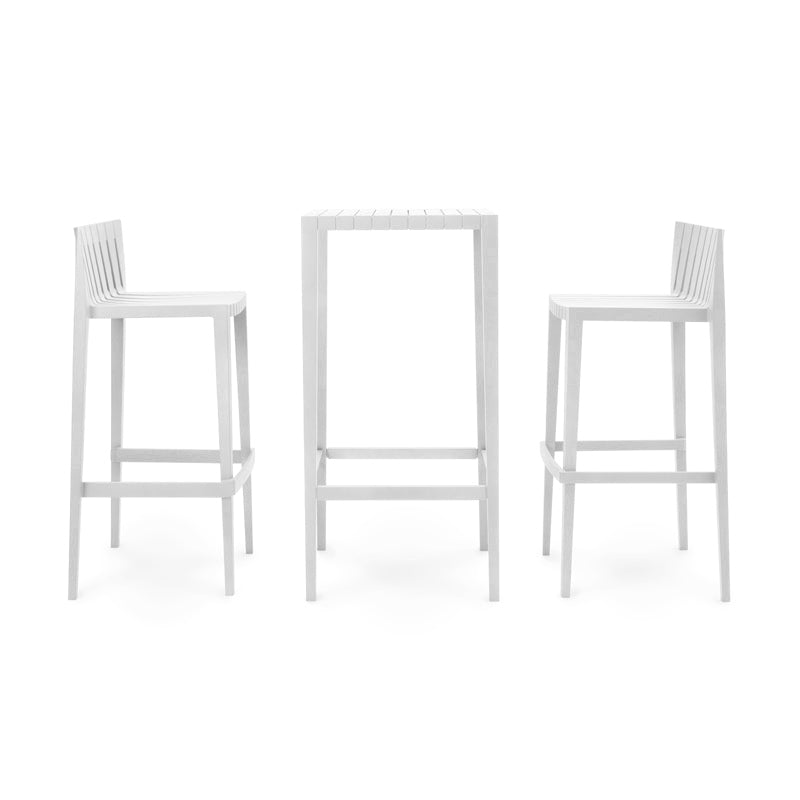 SET Mesa + 2 Taburetes Altos Apilable para exterior | VONDOM. Mesa de diseño moderno para jardín o terraza. Dimensiones: 52x52x110 Diseñado por Archirivolto Design. Fabricado por inyección de resina de alta resistencia reforzada con fibra de vidrio y tratamiento UV.