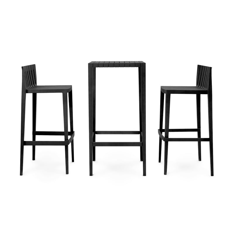 SET Mesa + 2 Taburetes Altos Apilable para exterior | VONDOM. Mesa de diseño moderno para jardín o terraza. Dimensiones: 52x52x110 Diseñado por Archirivolto Design. Fabricado por inyección de resina de alta resistencia reforzada con fibra de vidrio y tratamiento UV.