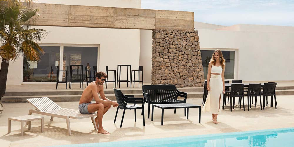 SPRITZ Tumbona (4 uds,-Pack) Apilable con Respaldo Reclinable para exterior | VONDOM. Tumbona de diseño moderno para jardín o terraza. Dimensiones: 195x67x36 Diseñado por Archirivolto Design. Fabricado por inyección de resina de alta resistencia reforzada con fibra de vidrio y tratamiento UV.