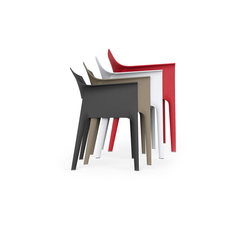 PEDRERA Silla con Brazos 58x62x83 (4 Pack) para exterior | VONDOM. Silla de diseño moderno para jardín o terraza. Dimensiones: 58x62x83 Diseñado por Eugeni Quitllet. Fabricado por inyección de resina de alta resistencia reforzada con fibra de vidrio y tratamiento UV.