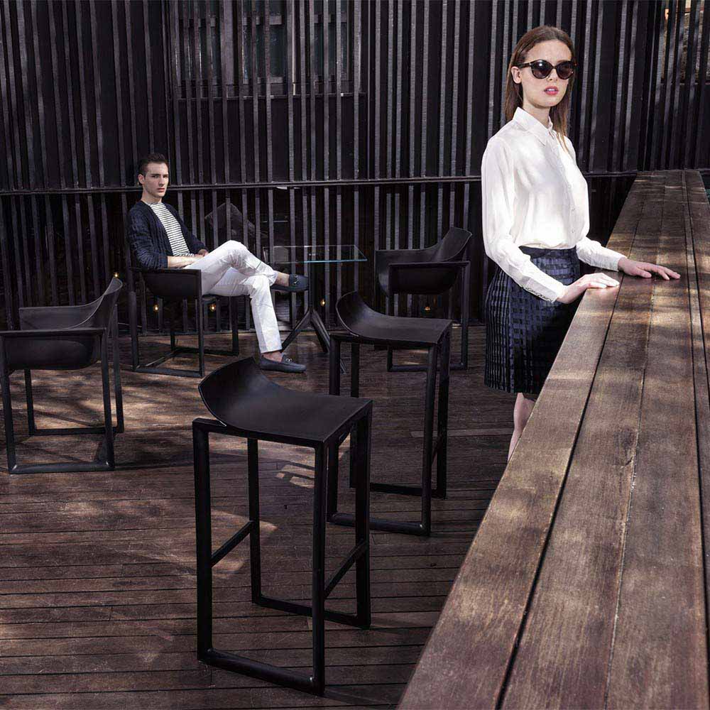WALL STREET Taburete (2-Pack) para exterior | VONDOM. Taburete de diseño moderno para jardín o terraza. Dimensiones: 42x42x86 Diseñado por Eugeni Quitllet. Fabricado por inyección de resina de alta resistencia reforzada con fibra de vidrio y tratamiento UV.