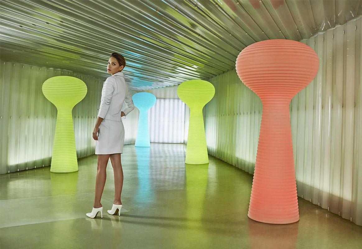 BLOOM Lámpara para exterior | VONDOM. Lámpara de Exterior de diseño moderno para jardín o terraza. Dimensiones: Ø88x190 Diseñado por Eugeni Quitllet. Fabricado en rotomoldeo de resina de polietileno de alta resistencia reforzada con fibra de vidrio y tratamiento UV.