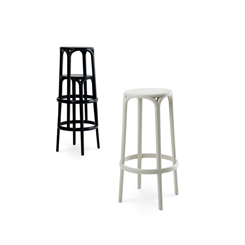 BROOKLYN Taburete Alto (4 Pack) Apilable para exterior | VONDOM. Taburete de diseño moderno para jardín o terraza. Dimensiones: 45x45x76 Diseñado por Eugeni Quitllet. Fabricado por inyección de resina de alta resistencia reforzada con fibra de vidrio y tratamiento UV.