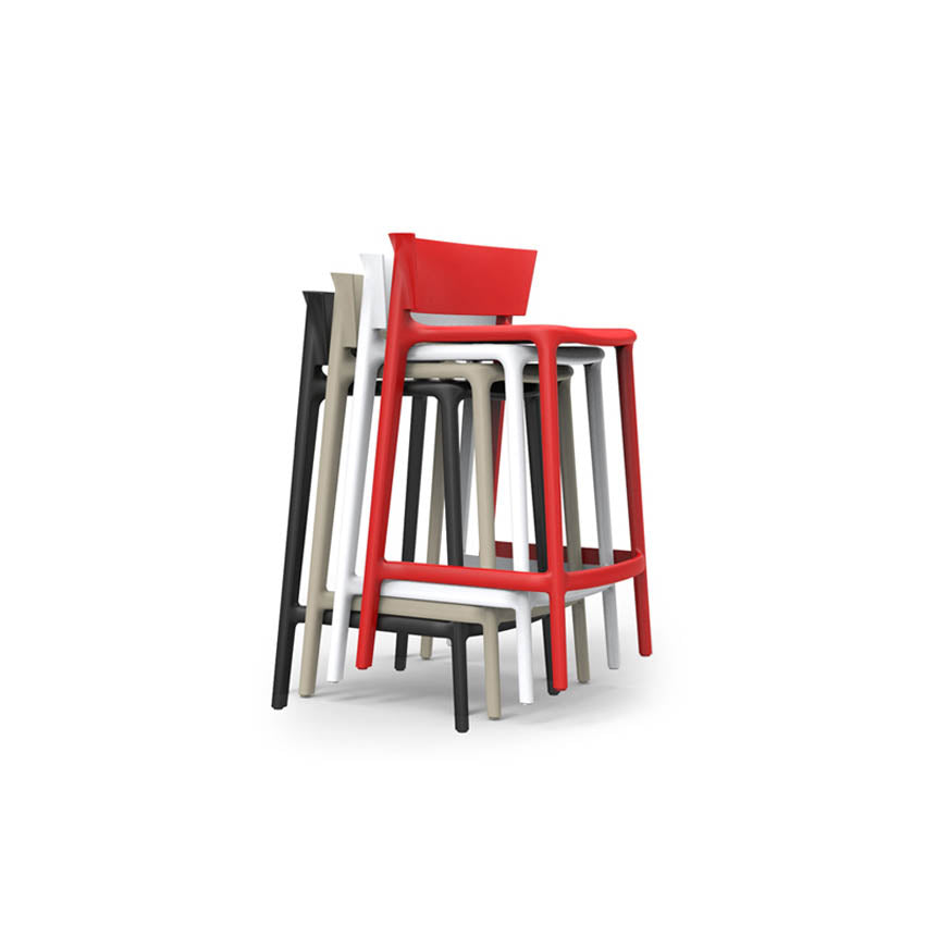 AFRICA Taburete Bajo (4 Pack) Apilable para exterior | VONDOM. Taburete de diseño moderno para jardín o terraza. Dimensiones: 48x47x85 Diseñado por Eugeni Quitllet. Fabricado por inyección de resina de alta resistencia reforzada con fibra de vidrio y tratamiento UV.