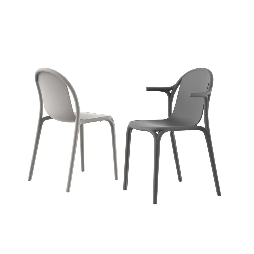BROOKLYN Silla con Brazos (4 Pack) Apilable para exterior | VONDOM. Silla de diseño moderno para jardín o terraza. Dimensiones: 54x52x83 Diseñado por Eugeni Quitllet. Fabricado por inyección de resina de alta resistencia reforzada con fibra de vidrio y tratamiento UV.