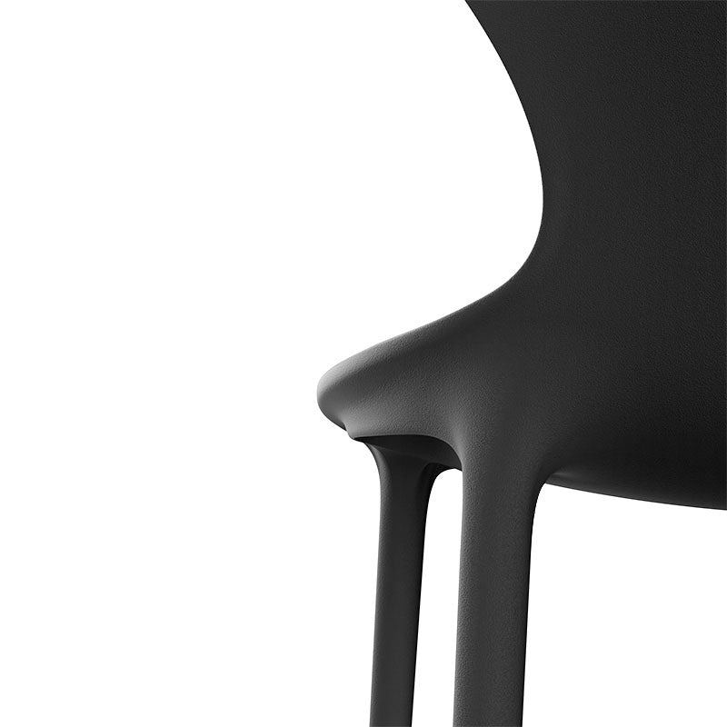 LOVE Silla (4 Pack) Sin Brazos para exterior | VONDOM. Silla de diseño moderno para jardín o terraza. Dimensiones: 53x51x87 Diseñado por Eugeni Quitllet. Fabricado por inyección de resina de alta resistencia reforzada con fibra de vidrio y tratamiento UV.