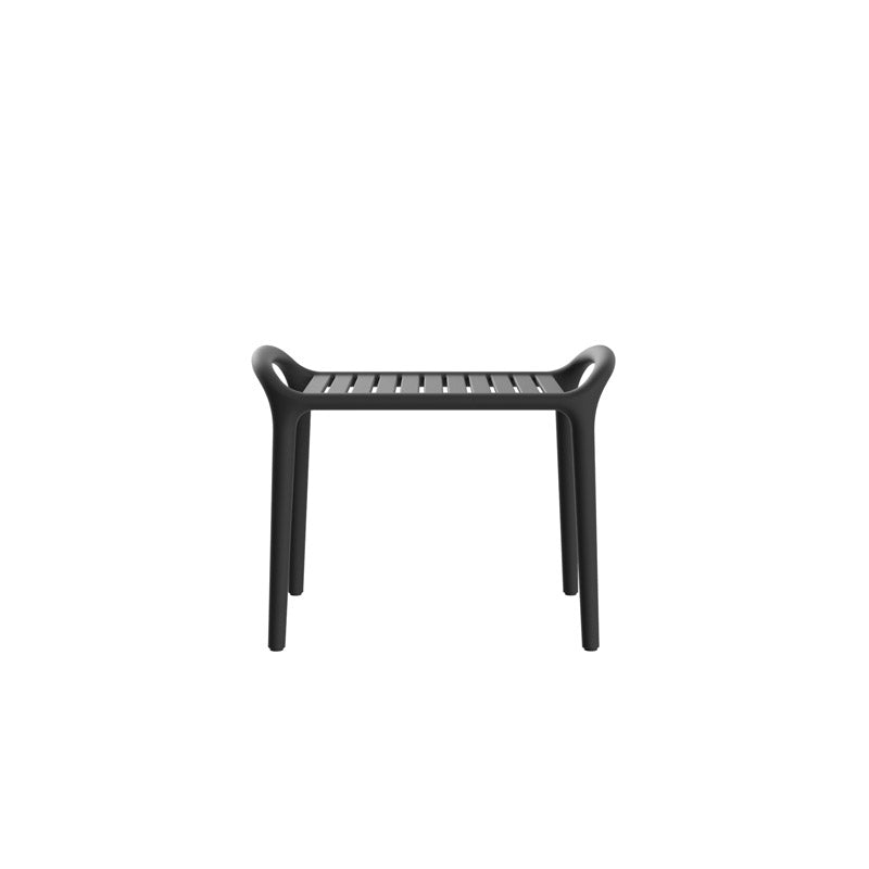 IBIZA Mesa Apilable para exterior | VONDOM. Mesa Baja de diseño moderno para jardín o terraza. Dimensiones: 55x42x42 Diseñado por Eugeni Quitllet. Fabricado por inyección de resina de alta resistencia reforzada con fibra de vidrio y tratamiento UV.