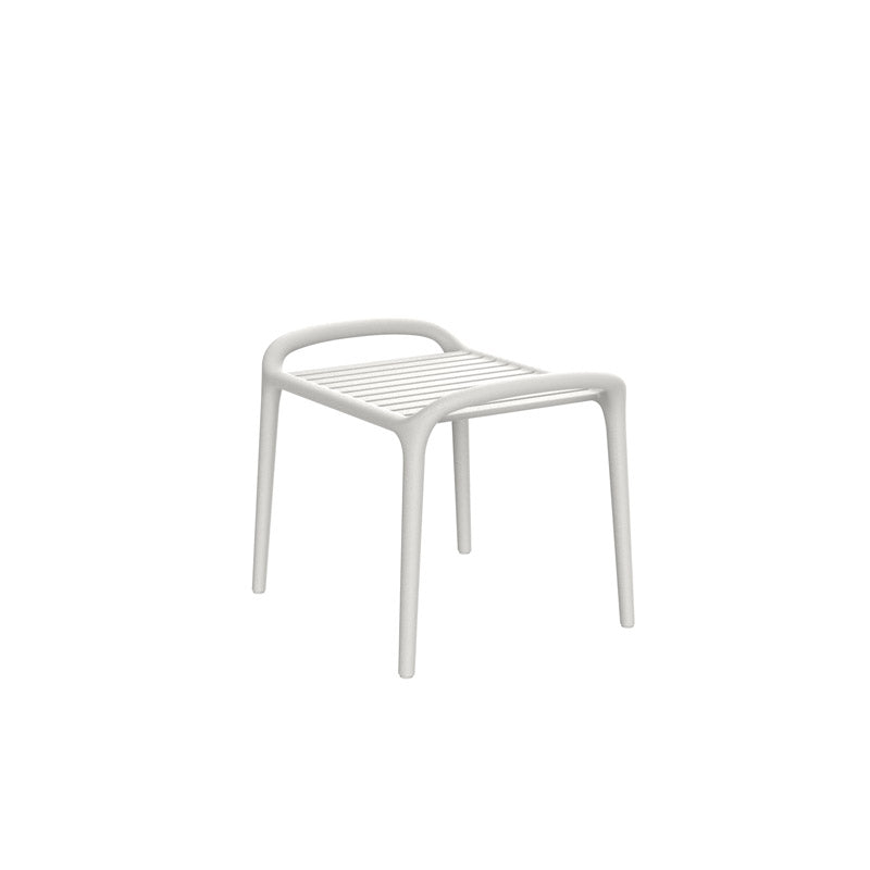 IBIZA Mesa Apilable para exterior | VONDOM. Mesa Baja de diseño moderno para jardín o terraza. Dimensiones: 55x42x42 Diseñado por Eugeni Quitllet. Fabricado por inyección de resina de alta resistencia reforzada con fibra de vidrio y tratamiento UV.