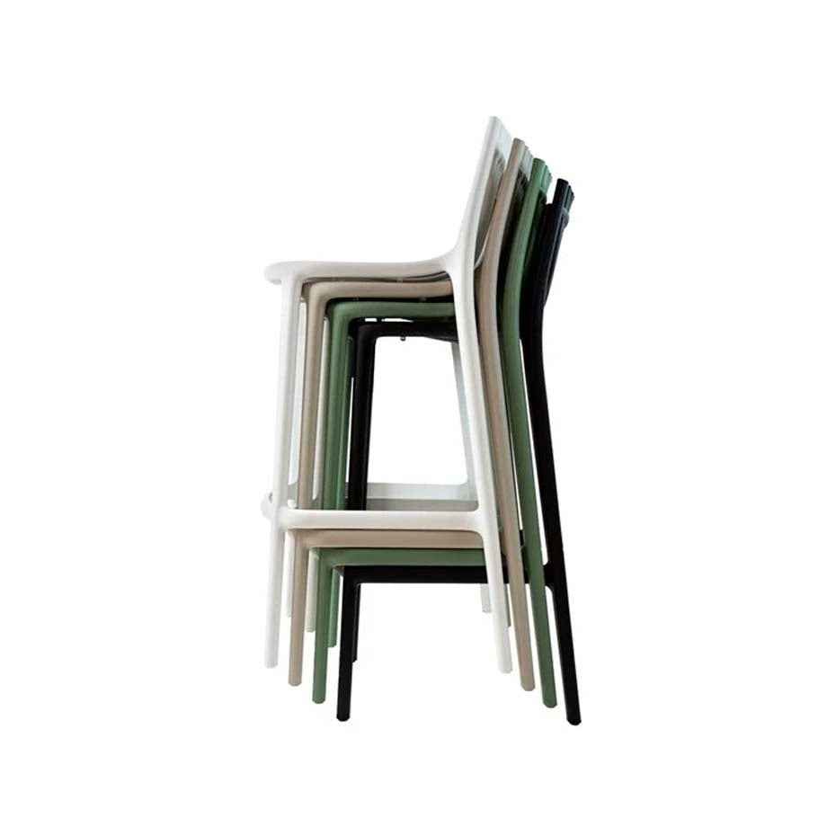 Ibiza Taburete 65cm (4 Pack) Apilable para exterior | VONDOM. Taburete de diseño moderno para jardín o terraza. Dimensiones: 49x47x93 Diseñado por Eugeni Quitllet. Fabricado por inyección de resina de alta resistencia reforzada con fibra de vidrio y tratamiento UV.