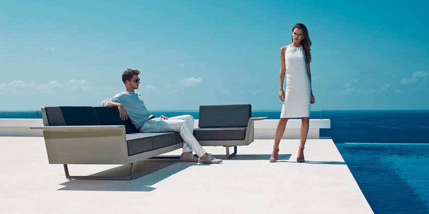 DELTA Sofa Derecha 32Corner para exterior | VONDOM. Sofa Modular de diseño moderno para jardín o terraza. Dimensiones: 342x266x72 Diseñado por Jorge Pensi. Fabricado en rotomoldeo de resina de polietileno de alta resistencia reforzada con fibra de vidrio y tratamiento UV.