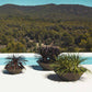Macetero Grande Redondo  de Exterior para decorar el jardín o la terraza. Diseñado por Studio Vondom. Macetero de diseño moderno fabricado en España. Resina de Polietileno de alta resistencia al exterior y al sol.