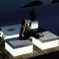 Puff JUT 80x80x40cm para exterior | VONDOM. Taburete de diseño moderno para jardín o terraza. Dimensiones: 80x80x40 Diseñado por Studio Vondom. Fabricado en rotomoldeo de resina de polietileno de alta resistencia reforzada con fibra de vidrio y tratamiento UV.