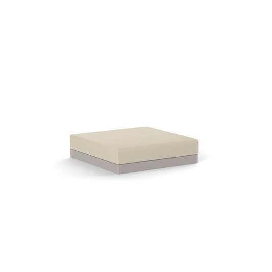 PIXEL Módulo PUFF para exterior | VONDOM. Sofa Modular de diseño moderno para jardín o terraza. Dimensiones: 100x101x27 Diseñado por Ramón Esteve. Fabricado en rotomoldeo de resina de polietileno de alta resistencia reforzada con fibra de vidrio y tratamiento UV.