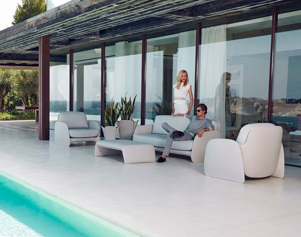 PEZZETINA Sofa para exterior | VONDOM. Sofa de diseño moderno para jardín o terraza. Dimensiones: 200x87x81 Diseñado por Archirivolto Design. Fabricado en rotomoldeo de resina de polietileno de alta resistencia reforzada con fibra de vidrio y tratamiento UV.